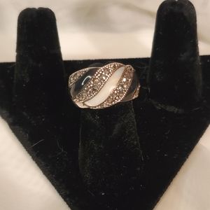 MARCASITE ART DECO VTG MOTHER OF PEARL & ONYX  RING SIZE 7